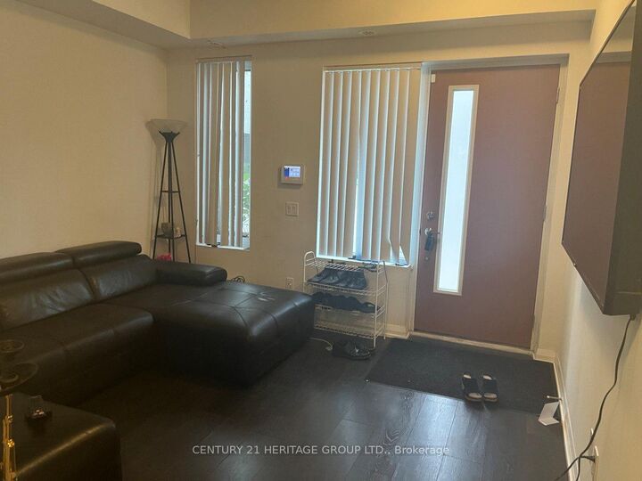 Property Photo:  1040 Portage Parkway 54  ON L4K 0K3 