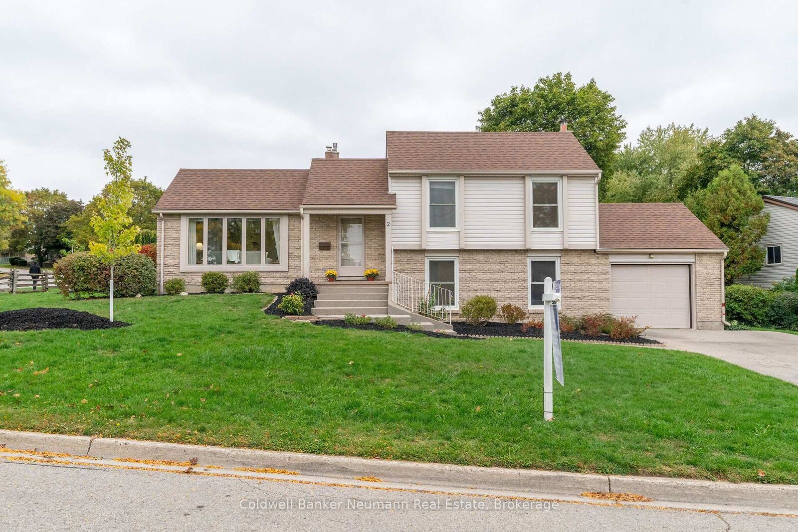 Property Photo:  2 Lisa Lane  ON N1H 7H7 