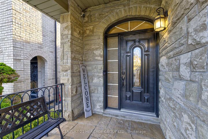 Property Photo: 530 Vellore Woods Boulevard ON L4H 2W3