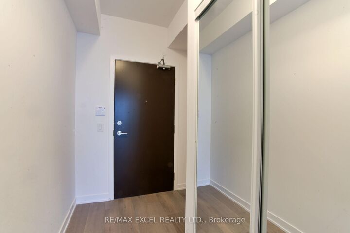 Property Photo:  38 Honeycrisp Crescent 1102  ON L4K 0M8