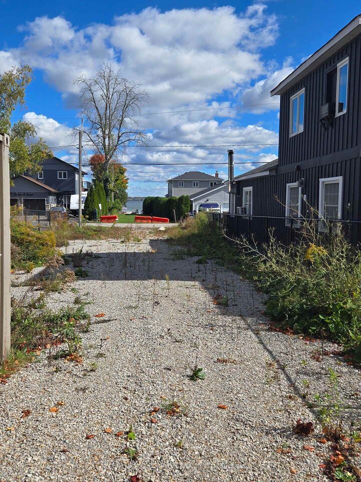 Property Photo:  414 Limerick Street  ON L0L 1K0 