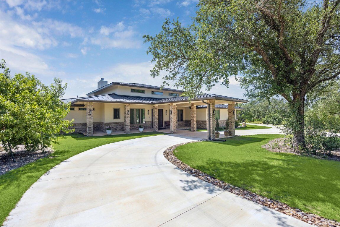 Property Photo: 405 Spicewood Trails Drive TX 78669