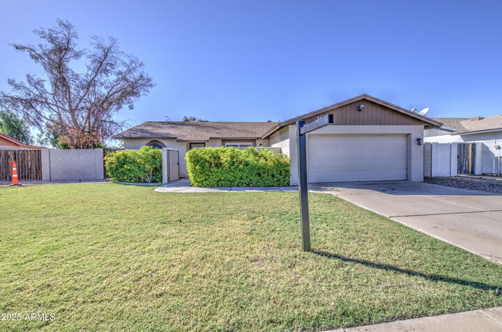 Property Photo: 1854 S Hill Street AZ 85204