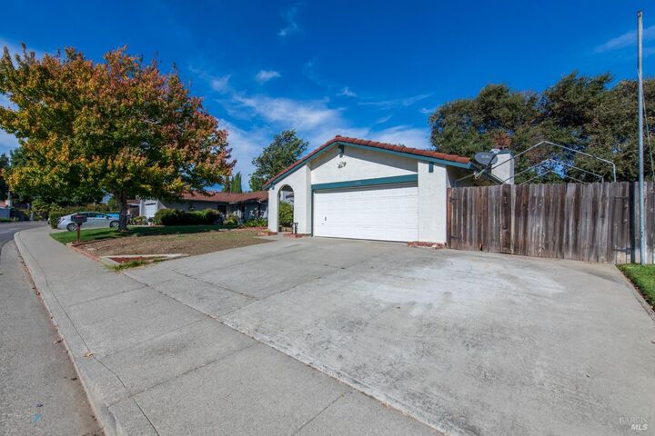 Property Photo:  1944 Diamond Way  CA 94533 