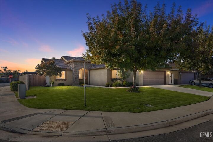 6911 Catalina Creek Way  Bakersfield CA 93311 photo
