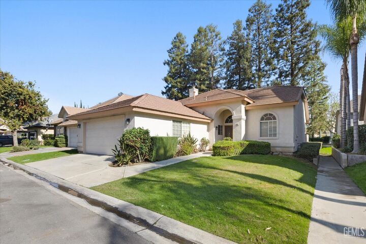 Property Photo: 134 Stockdale Circle CA 93309