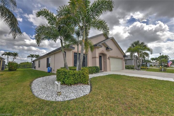 Property Photo: 15613 Beachcomber Ave FL 33908