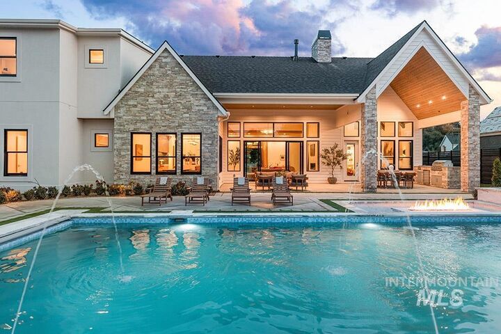 Property Photo: 1948 W Oakhampton Dr ID 83616