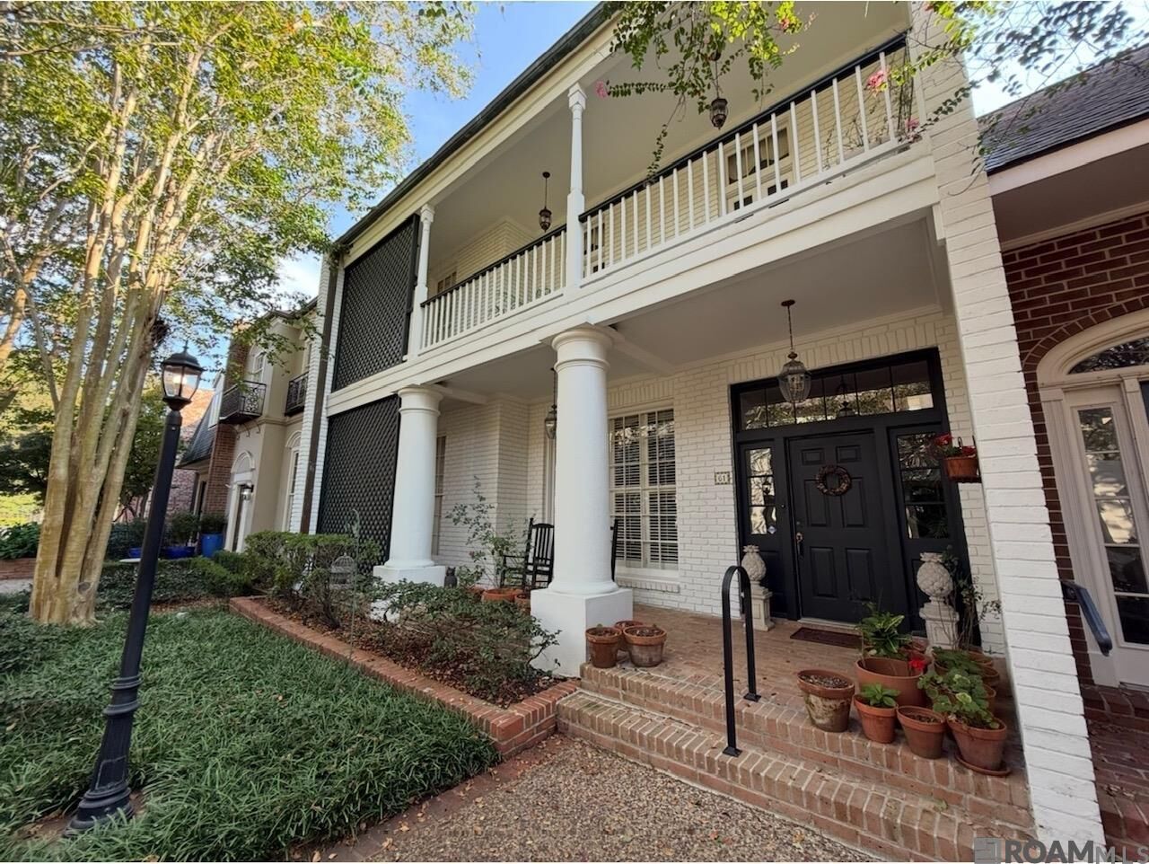Property Photo:  61 Jamestowne Ct #61  LA 70809 