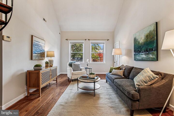 Property Photo: 3000 S Columbus Street S B2 VA 22206