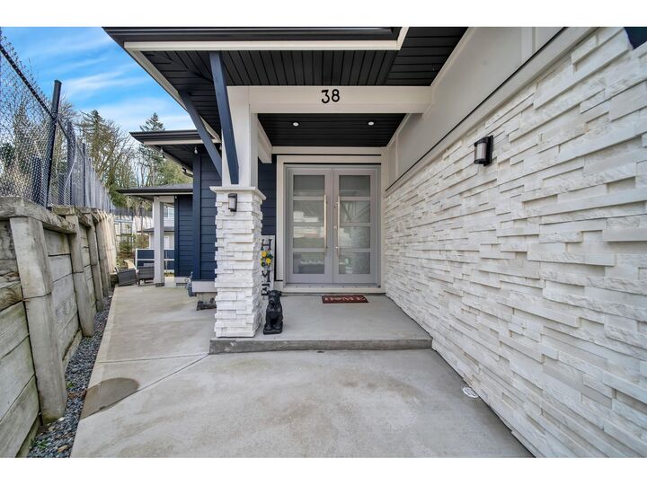 Photo de la propriété:  4217 Old Clayburn 38  BC V3G 1L5