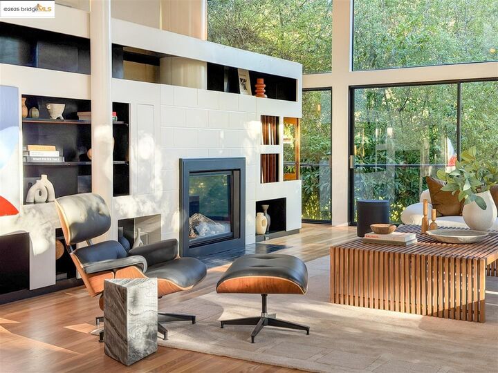 Property Photo:  256 The Uplands  CA 94705 