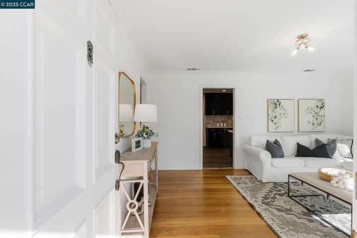 Property Photo: 18 W 17th St CA 94509