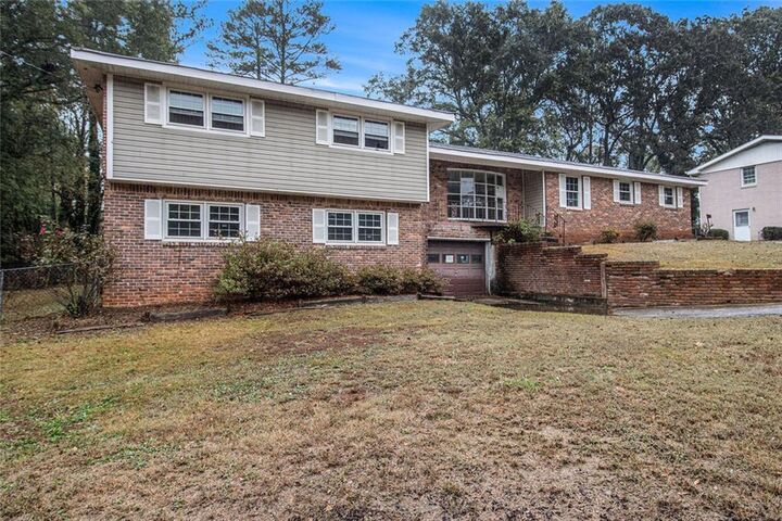 Property Photo:  1723 Regency Place  GA 30296