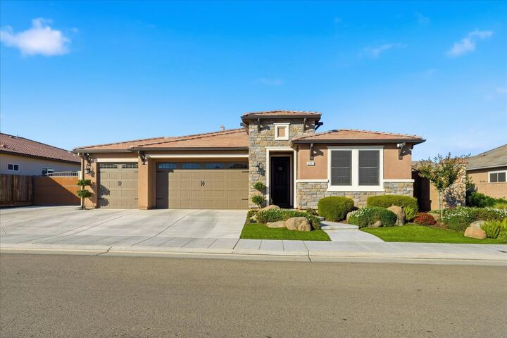 Property Photo:  3971 Sussex Avenue  CA 93619 