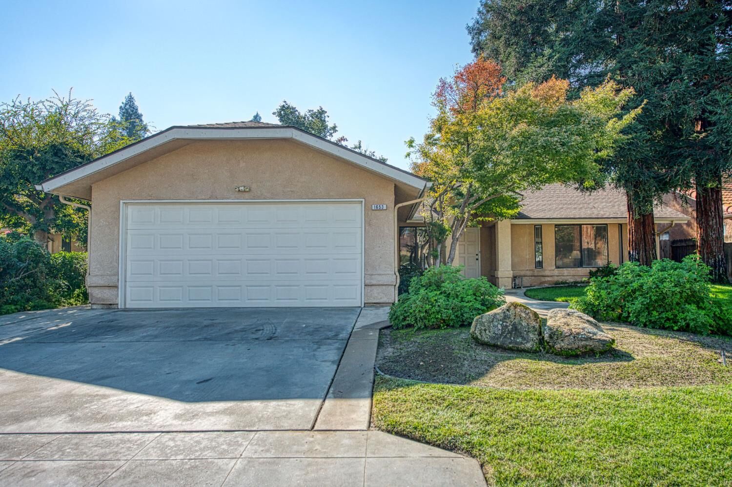 Property Photo:  1653 E Cole Avenue  CA 93720 