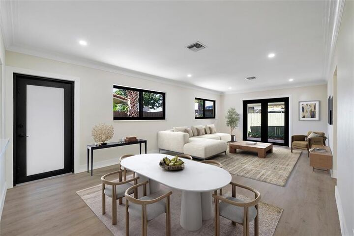 Property Photo:  617 NE 38th St  FL 33334