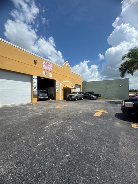 Property Photo: 238 NW 9th Ave 4 FL 33030