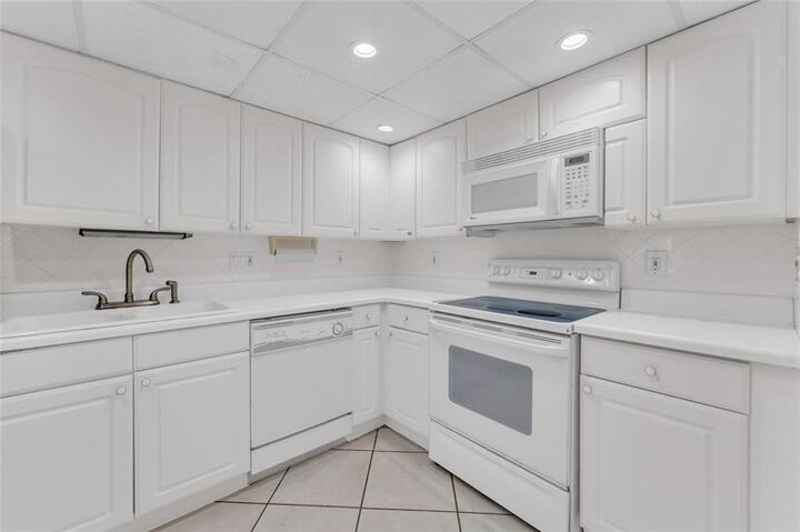 Property Photo: 1401 S Federal Hwy 218 FL 33432