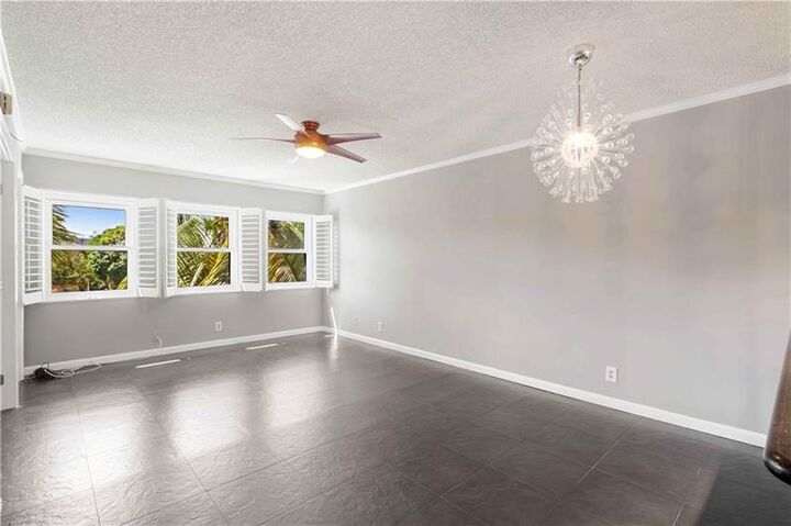 Property Photo: 615 NE 12th Ave 306 FL 33304