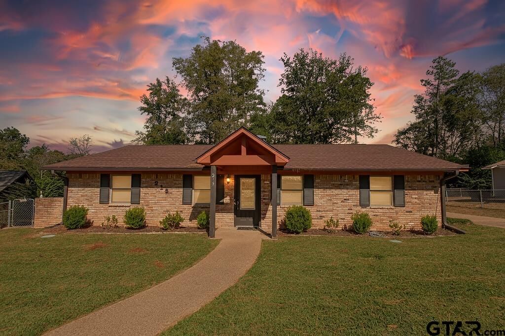 Property Photo:  213 Treetop Lane  TX 75771 