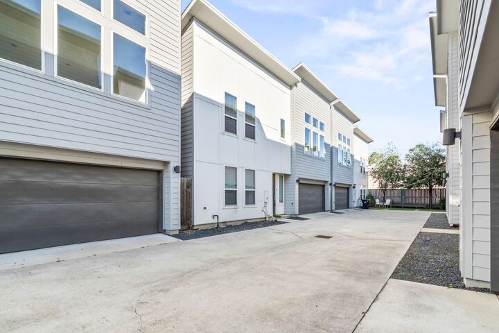 Property Photo:  2210 Lou Ellen Lane  TX 77018 