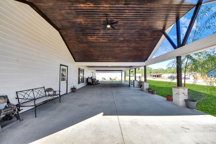 Property Photo: 213 Newman Court TX 77303