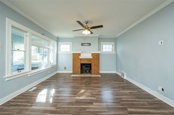 Property Photo:  3118 1st Street  IA 50313 