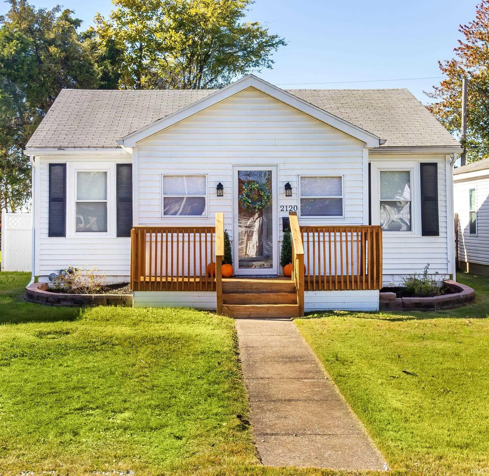 Property Photo:  2120 Harding Avenue  IN 47711 