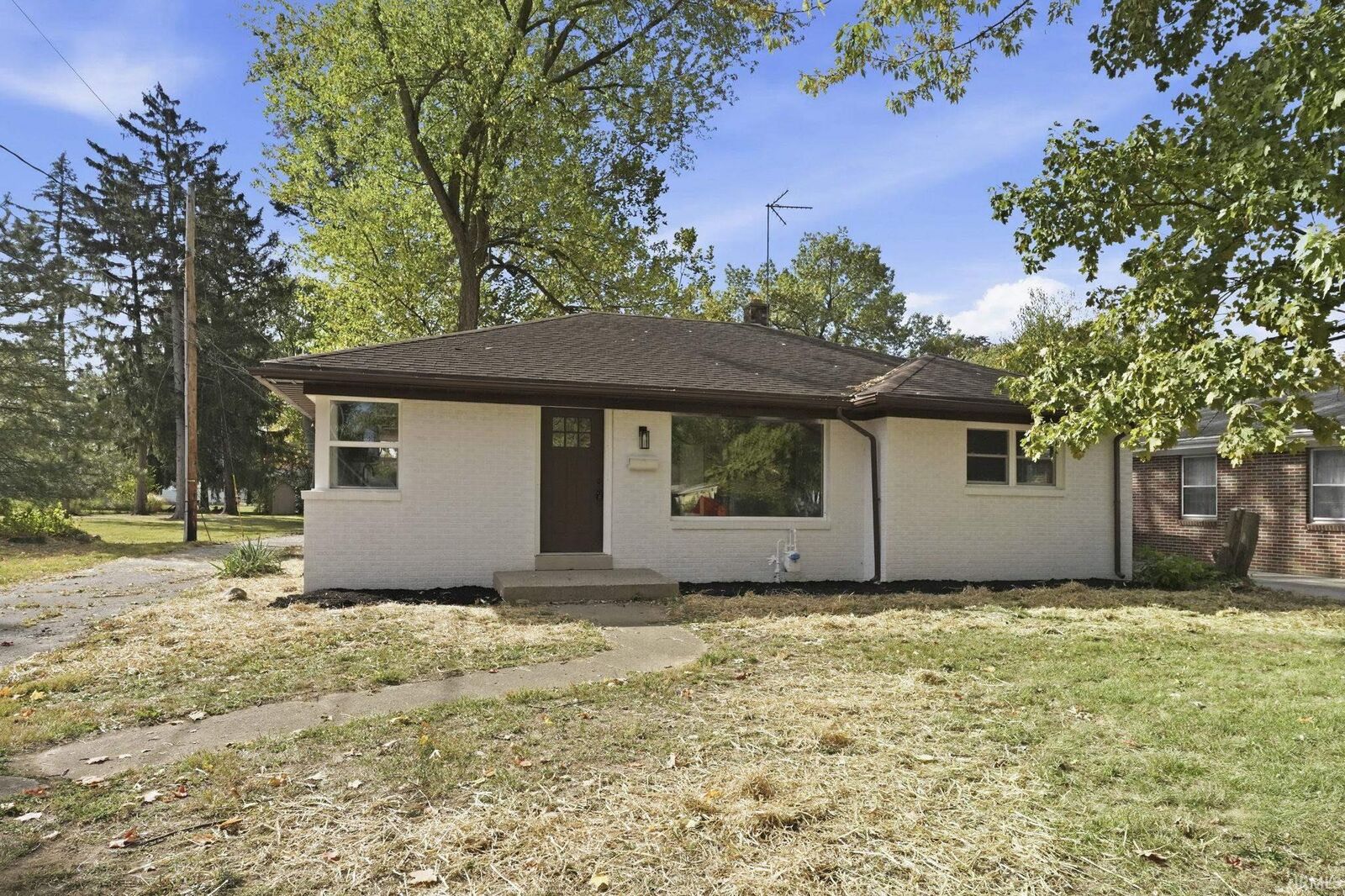 Property Photo:  1020 Northlawn Drive  IN 46805 