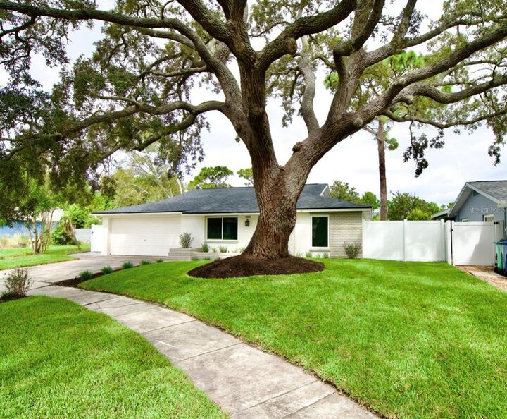 Property Photo: 12021 107th Court FL 33778