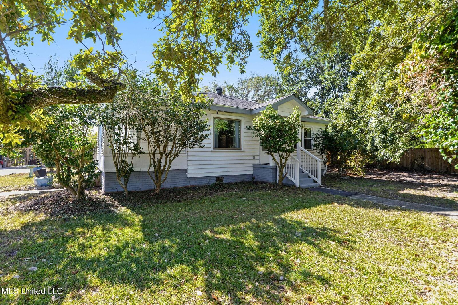 Property Photo: 4513 W Railroad Street MS 39501