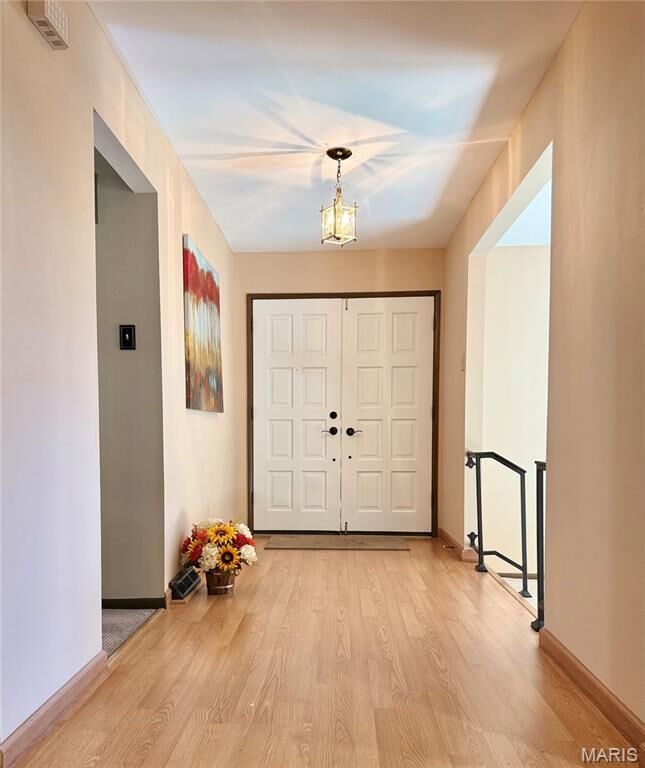 Property Photo: 655 Hunters Ridge Drive MO 63135