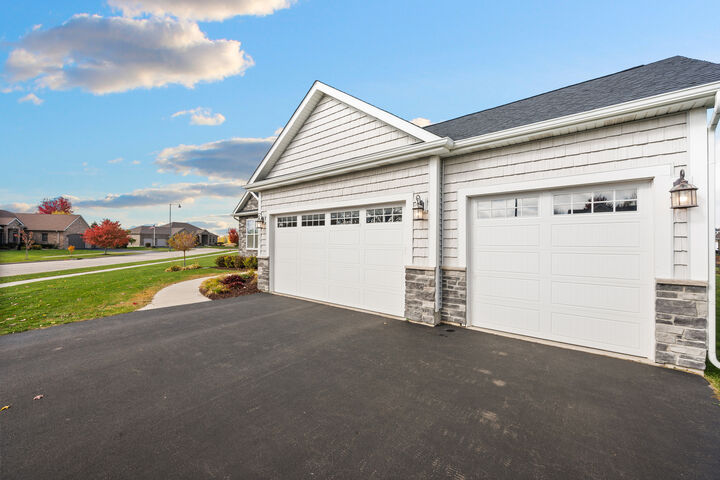 Property Photo: 1435 Beach Lane IL 60178