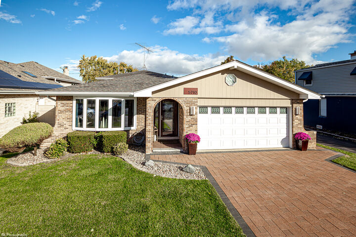 5710 W 89th Place  Oak Lawn IL 60453 photo