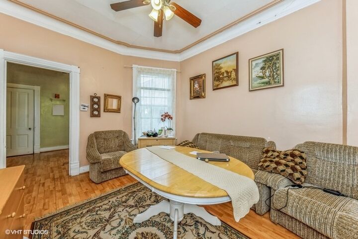 Property Photo:  2347 W Maypole Avenue  IL 60612 