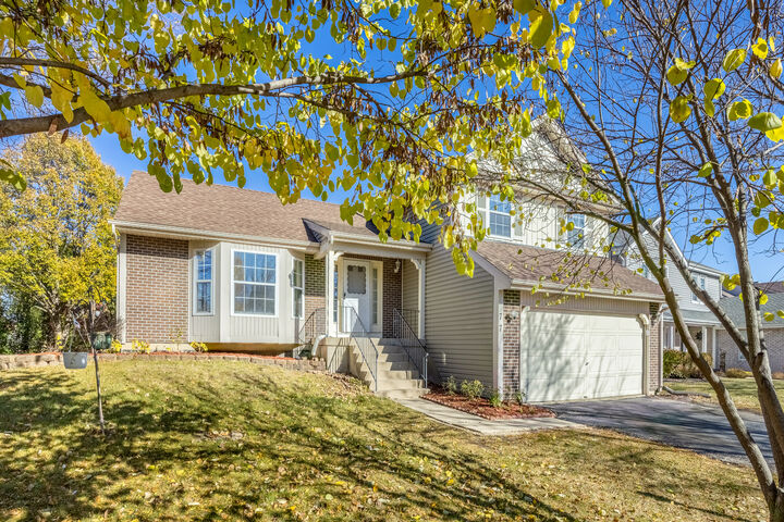 Property Photo: 77 Brookstone Drive IL 60107