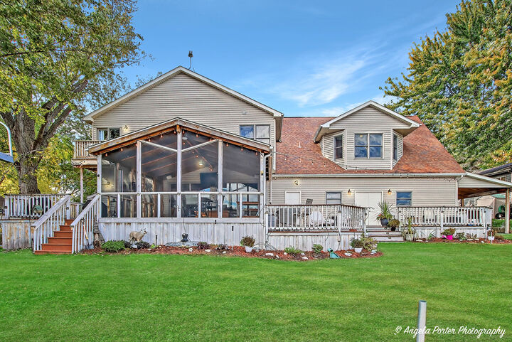 Property Photo:  5012 W Lake Shore Drive  IL 60097