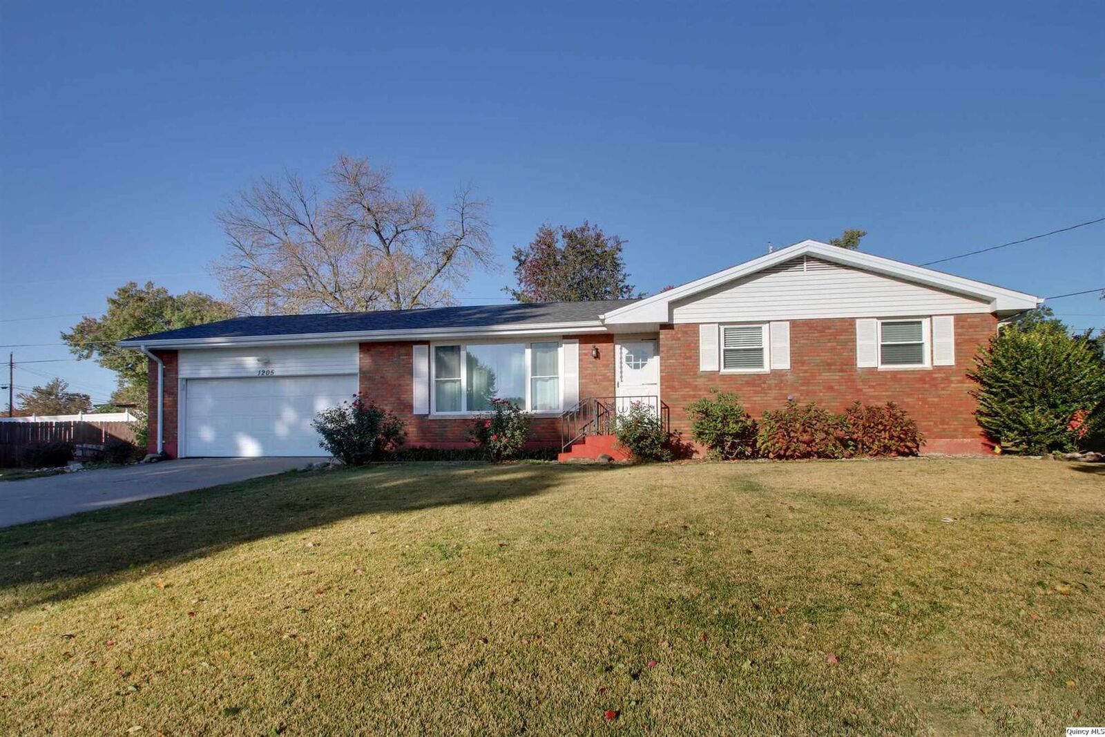 Property Photo:  1205 Daniel Ct.  IL 62305 