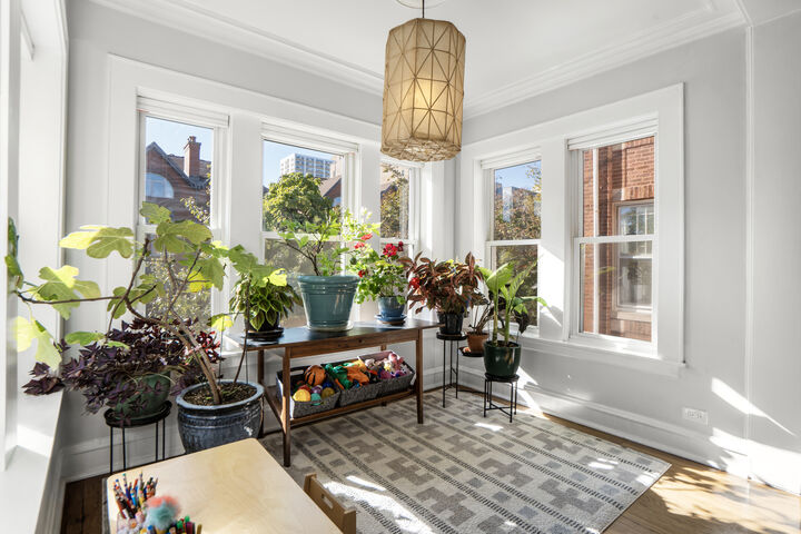 Property Photo:  846 W Gunnison Street 2W  IL 60640 