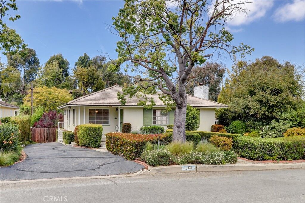 Property Photo: 121 Via Ardilla CA 90274