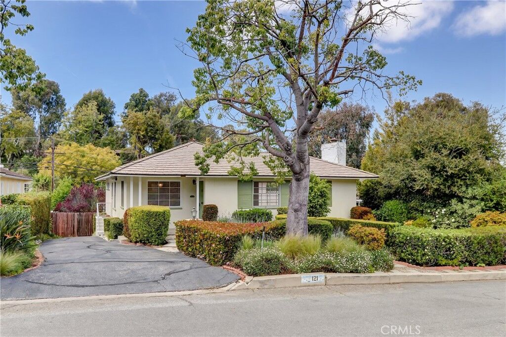 Property Photo:  121 Via Ardilla  CA 90274 