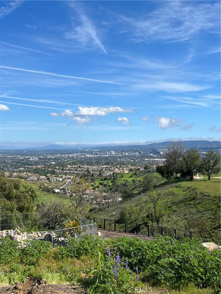 Property Photo:  150 Dapplegray Road  CA 91307