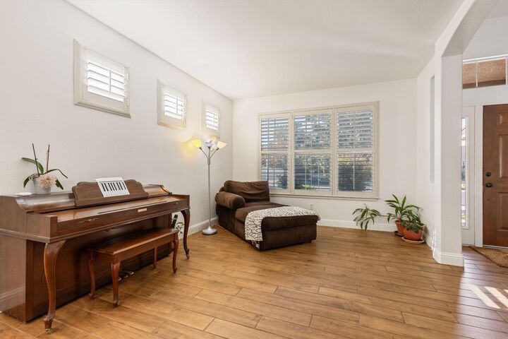 Property Photo:  5527 Tripp Way  CA 95765