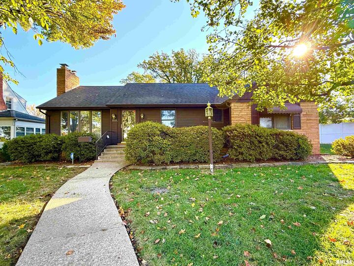 212 S 12th Street  Herrin IL 62948 photo