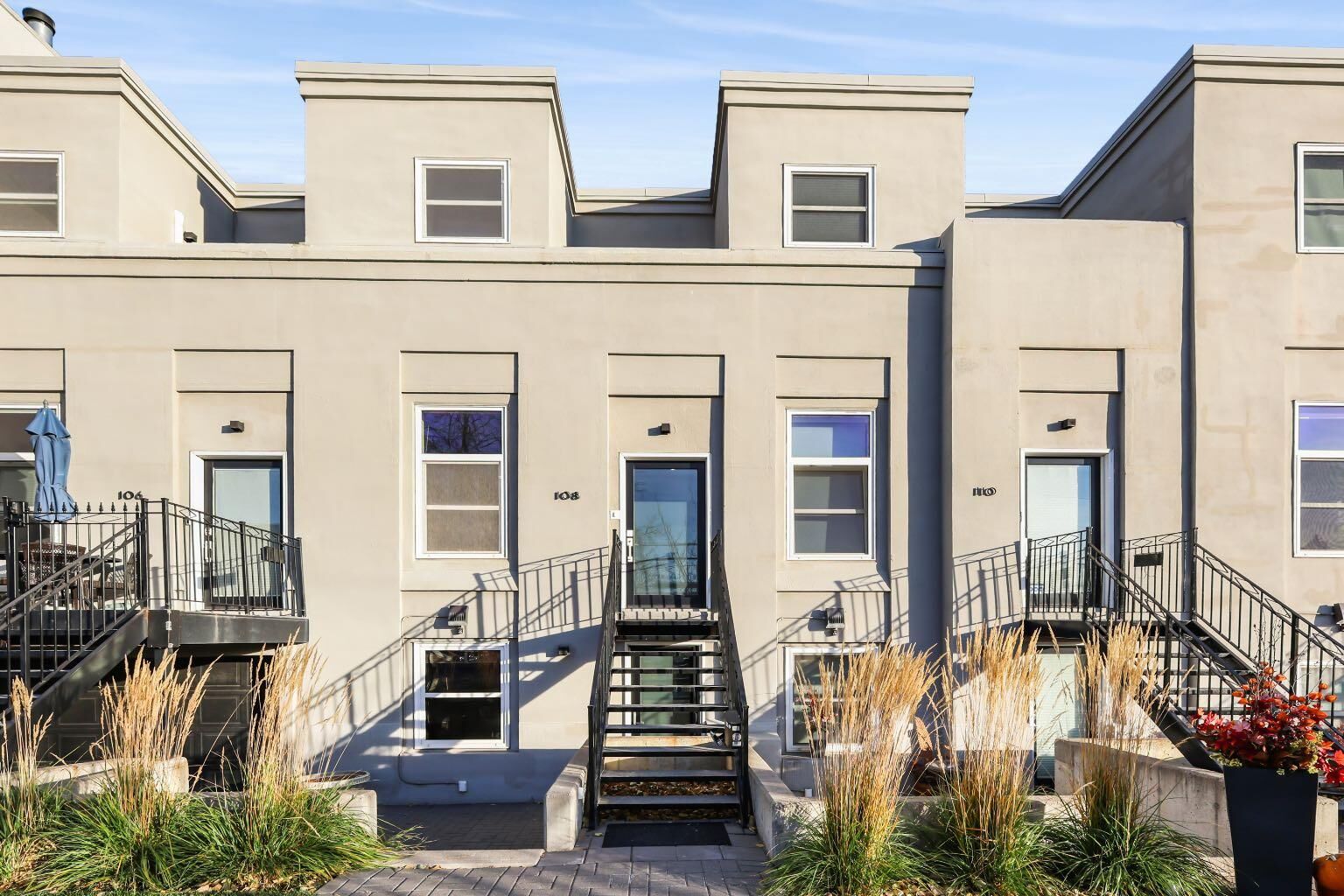 Property Photo: 108 18 Avenue SE AB T2G 1K8