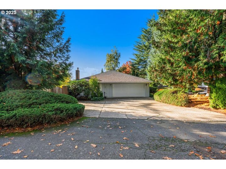 Property Photo: 6500 SW Preslynn Dr OR 97225