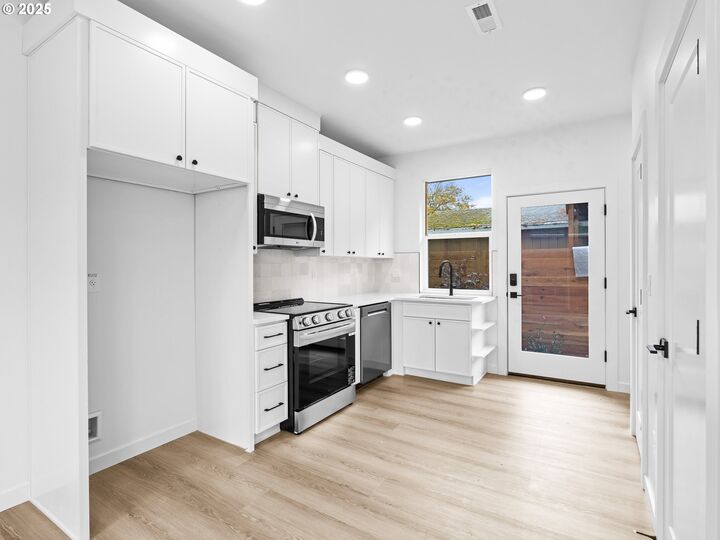 Property Photo: 8420 SE Clay St OR 97216