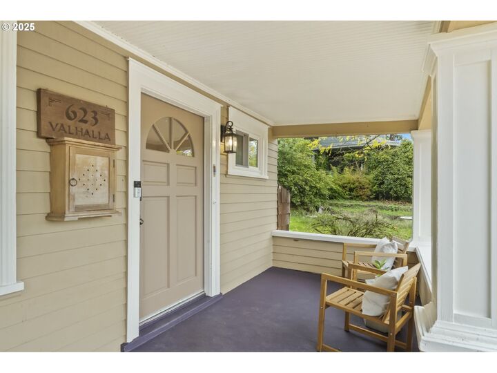 Property Photo: 623 SE 69th Ave OR 97215