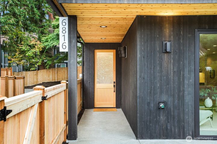 Property Photo:  6816  128th Avenue NE  WA 98033